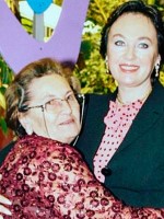 Лариса Гузеева выразила благодарность поклонникам за сочувствие в связи со смертью матери