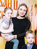 Младших детей Оксаны Акиньшиной воспитывает ее экс-супруг