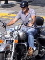 Голливудская звезда Д. Клуни попал в аварию на мотоцикле